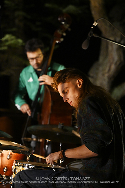 LAC Jam #02 (Casa Virupa-Can Bordoi, 05-octubre-2025, Llinars del Vallès -Barcelona-) Por Joan Cortès [INSTANTZZ AKA Galería fotográfica AKA Fotoblog de jazz, impro… y algo más] - Tomajazz - LAC Jam #2 tuvo lugar en Casa Virupa-Can Bordoi, Llinars del Vallès -Barcelona-, el 5 de octubre de 2025. Joan Cortès lo retrata en INSTANTZZ. Intervinieron
