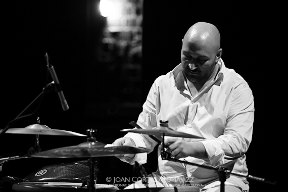 Marco Mezquida & Chicuelo «Del Alma» (Teatre Patronat, 2025-10-04 / La Garriga -Barcelona-) Por Joan Cortès [INSTANTZZ AKA Galería fotográfica AKA Fotoblog de jazz, impro… y algo más] - Tomajazz - Marco Mezquida & Chicuelo «Del Alma» actuaron en el Teatre Patronat de La Garriga -Barcelona-, el 4 de octubre de 2025. Joan Cortès los retrata en INSTANTZZ