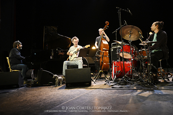 Gautier Garrigue 4t «La Traversée» (37 Jazzèbre / Théâtre Municipal, 2025-10-11 / Perpignan -France-) Por Joan Cortès [INSTANTZZ AKA Galería fotográfica AKA Fotoblog de jazz, impro… y algo más] - Tomajazz - Gautier Garrigue 4t «La Traversée» actuó en el 37 Jazzèbre 2025 en Perpignan -Francia-. Joan Cortès lo retrata en INSTANTZZ. Actuaron Gautier Garrigue, Federico Cassagrande, Benjamin Moussay, Florent Nisse 