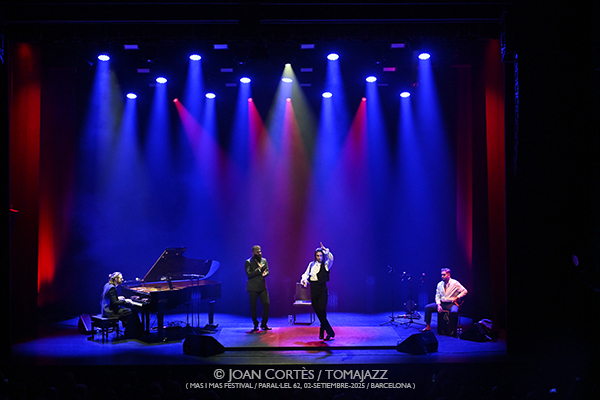 El Yiyo & Andrés Barrios (Mas i Mas Festival / Paral•lel 62, 04-setiembre-2025, Barcelona) Por Joan Cortès [Flamencuras AKA INSTANTZZ AKA Galería fotográfica AKA Fotoblog de jazz, impro… y algo más] - Tomajazz - El Yiyo & Andrés Barrios actuaron en el Mas i Mas Festival de Barcelona el 4 de setiembre de 2025. Joan Cortès los retrata en las Flamencuras de INSTANTZZ. Actuaron Miguel Fernández El Yiyo, Andrés Barrios, José Heredia, Juan Amaya 