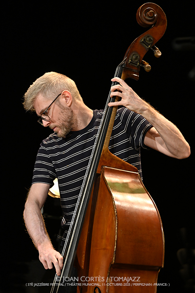 Gautier Garrigue 4t «La Traversée» (37 Jazzèbre / Théâtre Municipal, 2025-10-11 / Perpignan -France-) Por Joan Cortès [INSTANTZZ AKA Galería fotográfica AKA Fotoblog de jazz, impro… y algo más] - Tomajazz - Gautier Garrigue 4t «La Traversée» actuó en el 37 Jazzèbre 2025 en Perpignan -Francia-. Joan Cortès lo retrata en INSTANTZZ. Actuaron Gautier Garrigue, Federico Cassagrande, Benjamin Moussay, Florent Nisse 