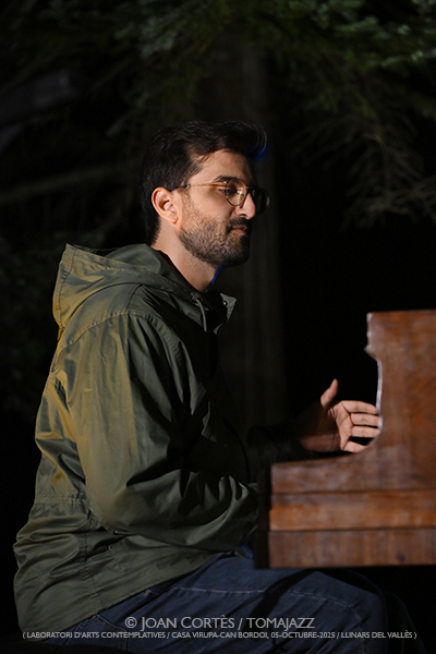 LAC Jam #02 (Casa Virupa-Can Bordoi, 05-octubre-2025, Llinars del Vallès -Barcelona-) Por Joan Cortès [INSTANTZZ AKA Galería fotográfica AKA Fotoblog de jazz, impro… y algo más] - Tomajazz - LAC Jam #2 tuvo lugar en Casa Virupa-Can Bordoi, Llinars del Vallès -Barcelona-, el 5 de octubre de 2025. Joan Cortès lo retrata en INSTANTZZ. Intervinieron