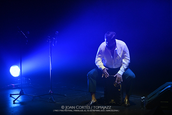 El Yiyo & Andrés Barrios (Mas i Mas Festival / Paral•lel 62, 04-setiembre-2025, Barcelona) Por Joan Cortès [Flamencuras AKA INSTANTZZ AKA Galería fotográfica AKA Fotoblog de jazz, impro… y algo más] - Tomajazz - El Yiyo & Andrés Barrios actuaron en el Mas i Mas Festival de Barcelona el 4 de setiembre de 2025. Joan Cortès los retrata en las Flamencuras de INSTANTZZ. Actuaron Miguel Fernández El Yiyo, Andrés Barrios, José Heredia, Juan Amaya 