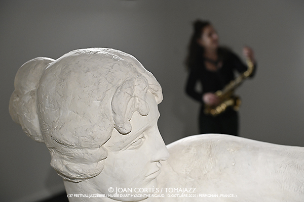 Cléa Torales «Balade au Musée» (37 Jazzèbre / Musée d’Art Hyacinthe Rigaud, 2025-10-12 / Perpignan -France-) [6] Por Joan Cortès [INSTANTZZ AKA Galería fotográfica AKA Fotoblog de jazz, impro… y algo más] - Tomajazz - Cléa Torales «Balade au Musée» actuó en el 37 Jazzèbre 2025 en Perpignan -Francia-. Joan Cortès retrata el concierto en INSTANTZZ