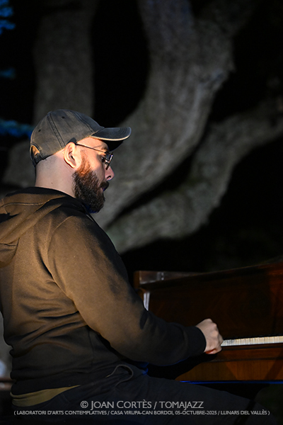 LAC Jam #02 (Casa Virupa-Can Bordoi, 05-octubre-2025, Llinars del Vallès -Barcelona-) Por Joan Cortès [INSTANTZZ AKA Galería fotográfica AKA Fotoblog de jazz, impro… y algo más] - Tomajazz - LAC Jam #2 tuvo lugar en Casa Virupa-Can Bordoi, Llinars del Vallès -Barcelona-, el 5 de octubre de 2025. Joan Cortès lo retrata en INSTANTZZ. Intervinieron