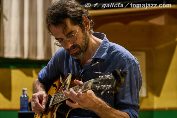 Belén Bandera - Jaume Llombart (Juan Sebastián Bar, Huesca. 2025-10-16) Por Fabio Galicia [INSTANTZZ AKA Galería fotográfica AKA Fotoblog de jazz, impro… y algo más] - Tomajazz - Belén Bandera - Jaume Llombart actuaron e(Juan Sebastián Bar, Huesca. 2025-10-16) Por Fabio Galicia [INSTANTZZ