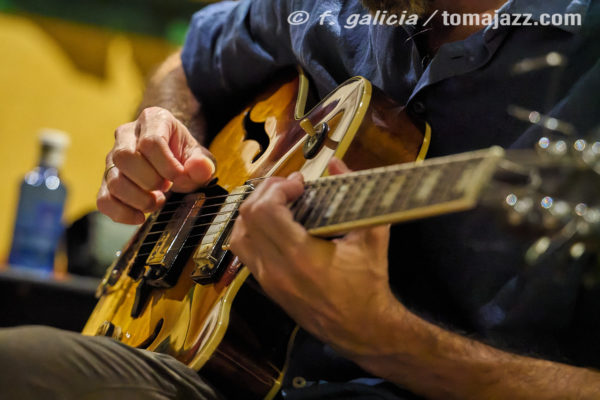 Belén Bandera - Jaume Llombart (Juan Sebastián Bar, Huesca. 2025-10-16) Por Fabio Galicia [INSTANTZZ AKA Galería fotográfica AKA Fotoblog de jazz, impro… y algo más] - Tomajazz - Belén Bandera - Jaume Llombart actuaron e(Juan Sebastián Bar, Huesca. 2025-10-16) Por Fabio Galicia [INSTANTZZ