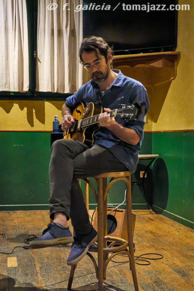 Belén Bandera - Jaume Llombart (Juan Sebastián Bar, Huesca. 2025-10-16) Por Fabio Galicia [INSTANTZZ AKA Galería fotográfica AKA Fotoblog de jazz, impro… y algo más] - Tomajazz - Belén Bandera - Jaume Llombart actuaron e(Juan Sebastián Bar, Huesca. 2025-10-16) Por Fabio Galicia [INSTANTZZ