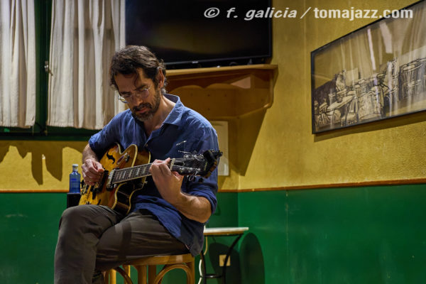 Belén Bandera - Jaume Llombart (Juan Sebastián Bar, Huesca. 2025-10-16) Por Fabio Galicia [INSTANTZZ AKA Galería fotográfica AKA Fotoblog de jazz, impro… y algo más] - Tomajazz - Belén Bandera - Jaume Llombart actuaron e(Juan Sebastián Bar, Huesca. 2025-10-16) Por Fabio Galicia [INSTANTZZ