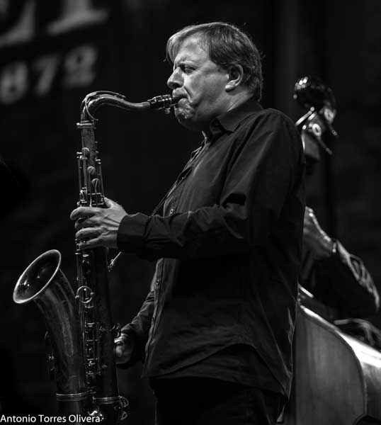 Chris Potter - Dave Holland - Marcus Gilmore "Kismet" (60 Festival de Jazz de San Sebastián 2025. 2025-07-25) Por Antonio Torres (texto y fotos), y Pepe Mateos (fotos) [Concierto de jazz] - Tomajazz - Chris Potter - Dave Holland - Marcus Gilmore "Kismet" intervinieron en el 60 Festival de Jazz de San Sebastián 2025. Antonio Torres (texto y fotos), y Pepe Mateos (fotos) repasan la actuación