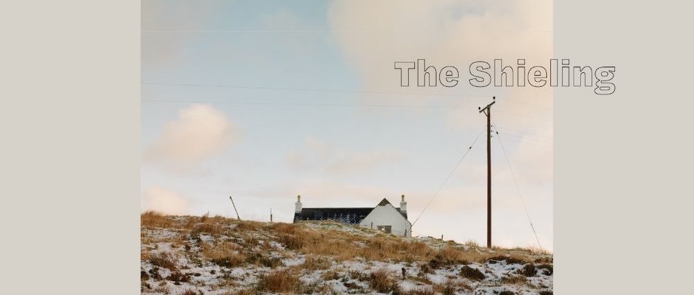 Fergus McCreadie: The Shieling (Edition Records; 2024) Por Pachi Tapiz [Grabación de jazz] - Tomajazz - The Shieling (Edition Records; 2024) es la nueva grabación del pianista escocés Fergus McCreadie. Pachi Tapiz repasa la grabación. Participan Fergus McCreadie, David Bowden, Stephen Henderson