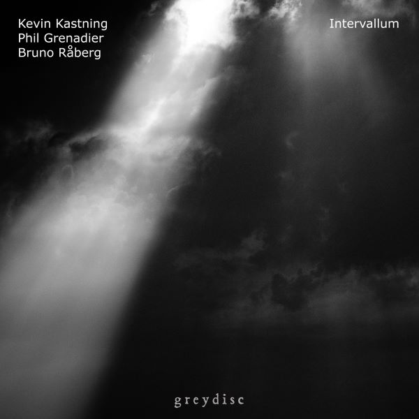 Kevin Kastning único e inclasificable. Por Enrique Farelo [Artículo de jazz] - Tomajazz - Kevin Kastning único e inclasificable. Enrique Farelo repasa en su artículo la trayectoria del guitarrista