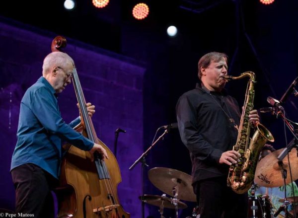 Chris Potter - Dave Holland - Marcus Gilmore "Kismet" (60 Festival de Jazz de San Sebastián 2025. 2025-07-25) Por Antonio Torres (texto y fotos), y Pepe Mateos (fotos) [Concierto de jazz] - Tomajazz - Chris Potter - Dave Holland - Marcus Gilmore "Kismet" intervinieron en el 60 Festival de Jazz de San Sebastián 2025. Antonio Torres (texto y fotos), y Pepe Mateos (fotos) repasan la actuación