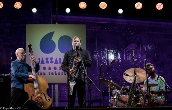 Chris Potter - Dave Holland - Marcus Gilmore "Kismet" (60 Festival de Jazz de San Sebastián 2025. 2025-07-25) Por Antonio Torres (texto y fotos), y Pepe Mateos (fotos) [Concierto de jazz] - Tomajazz - Chris Potter - Dave Holland - Marcus Gilmore "Kismet" intervinieron en el 60 Festival de Jazz de San Sebastián 2025. Antonio Torres (texto y fotos), y Pepe Mateos (fotos) repasan la actuación