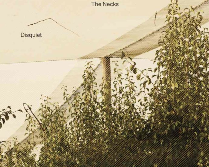 20251010The Necks: Disquiet (Northern Spy; 2025) Por Pachi Tapiz [Grabación de jazz] - Tomajazz - Disquiet (Northern Spy; 2025) es el nuevo triple CD de The Necks. Pachi Tapiz repasa la grabación. The Necks son Tony Buck, Chris Abrahams, Lloyd Swanton