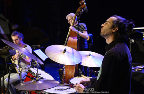 Gautier Garrigue 4t «La Traversée» (37 Jazzèbre / Théâtre Municipal, 2025-10-11 / Perpignan -France-) Por Joan Cortès [INSTANTZZ AKA Galería fotográfica AKA Fotoblog de jazz, impro… y algo más] - Tomajazz - Gautier Garrigue 4t «La Traversée» actuó en el 37 Jazzèbre 2025 en Perpignan -Francia-. Joan Cortès lo retrata en INSTANTZZ. Actuaron Gautier Garrigue, Federico Cassagrande, Benjamin Moussay, Florent Nisse