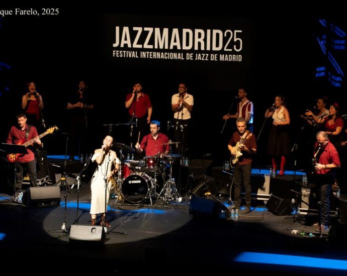 Andrea Motis & The Barcelona Gospel Messengers. «To Amy» (Homenaje a Amy Winehouse) (Festival Internacional JazzMadrid 2025, Fernán Gómez. Centro Cultural de la Villa, Sala Guirau Madrid. 2025-11-23)  Por Enrique Farelo [Concierto de jazz] - Tomajazz