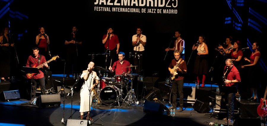 Andrea Motis & The Barcelona Gospel Messengers. «To Amy» (Homenaje a Amy Winehouse) (Festival Internacional JazzMadrid 2025, Fernán Gómez. Centro Cultural de la Villa, Sala Guirau Madrid. 2025-11-23)  Por Enrique Farelo [Concierto de jazz] - Tomajazz
