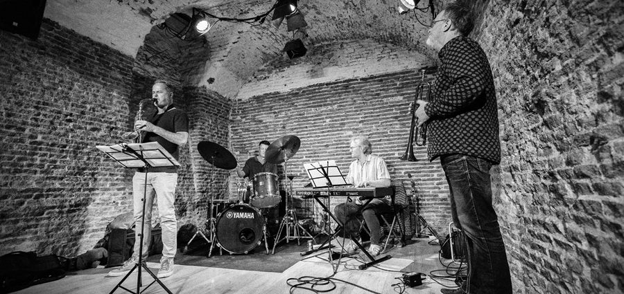 Pocket Corner (CC La Tortuga de Lavapiés, Madrid. 2025-11-02) Por Sergio Cabanillas [INSTANTZZ AKA Galería fotográfica AKA Fotoblog de jazz, impro… y algo más] - Tomajazz - Pocket Corner actuó el 2 de noviembre de 2025 en el CC La Tortuga de Lavapiés en Madrid. Sergio Cabanillas retrata el concierto en INSTANTZZ. Actuaron Didrik Ingvaldsen, Glenn B. Henriksen, Ketil Jerve, Ståle Birkeland