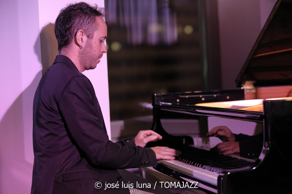 K 12 (10 Fira B! Hotel Saratoga. Palma. 2025-11-06) Por José Luis Luna Rocafort [INSTANTZZ AKA Galería fotográfica AKA Fotoblog de jazz, impro… y algo más] - Tomajazz - K 12 actuó en 10 Fira B! en el Hotel Saratoga de Palma, el 6 de noviembre de 2025. José Luis Luna Rocafort los retrata en INSTANTZZ. Actuaron Gori Matas, Marko Lohikari, Teo Salvà