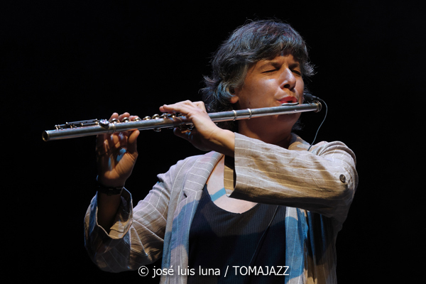 Carmen Vela Quartet (10 Fira B! Teatre Principal de Palma. 2025-11-06) Por José Luis Luna Rocafort [INSTANTZZ AKA Galería fotográfica AKA Fotoblog de jazz, impro… y algo más] - Tomajazz - Carmen Vela Quartet actuó en 10 Fira B! en el Teatre Principal de Palma el 6 de noviembre de 2025. José Luis Luna Rocafort lo retrata en INSTANTZZ. Actuaron Carmen Vela,