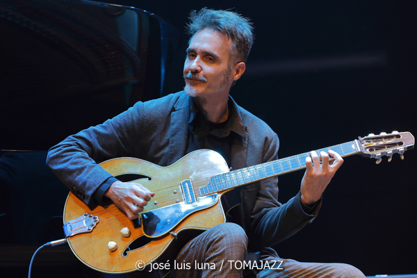 Biel Ballester Photonic Quintet (10 Fira B! Teatre Xesc Forteza, Palma. 2025-11-06) Por José Luis Luna Rocafort [INSTANTZZ AKA Galería fotográfica AKA Fotoblog de jazz, impro… y algo más] - Tomajazz - Biel Ballester Photonic Quintet actuó en 10 Fira B! 2025, el 6 de noviembre de 2025. José Luis Luna Rocafort lo retrata en INSTANTZZ. Actuaron Biel Ballester, Víctor Paradís, Joan Garcias, Pep Garau, Tomeu Garcías