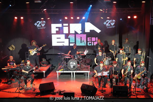 Mòpia (10 Fira B! Es Gremi. Palma. 2025-11-07) Por José Luis Luna Rocafort [INSTANTZZ AKA Galería fotográfica AKA Fotoblog de jazz, impro… y algo más] - Tomajazz - Mòpia actuó en 10 Fira B! en Es Gremi de Palma el 7 de noviembre de 2025. José Luis Luna Rocafort retrata en INSTANTZZ a la formación dirigida por Josep Oliver. Actuaron Jaume Rosselló, Pere Miquel Molina, Miki Ramon, Javier Nieto, Lleonard Martínez, Jaume Blàzquez, Samuel Martínez, Dialen Niang Ka, Sergio Vicente, Diego Riudavets, Sergi Sellés, Josep Sina, Toni Beltrán