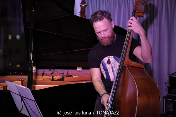 K 12 (10 Fira B! Hotel Saratoga. Palma. 2025-11-06) Por José Luis Luna Rocafort [INSTANTZZ AKA Galería fotográfica AKA Fotoblog de jazz, impro… y algo más] - Tomajazz - K 12 actuó en 10 Fira B! en el Hotel Saratoga de Palma, el 6 de noviembre de 2025. José Luis Luna Rocafort los retrata en INSTANTZZ. Actuaron Gori Matas, Marko Lohikari, Teo Salvà