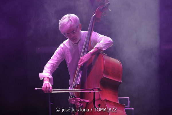 Ovella Negra (10 Fira B! Teatre Principal de Palma. 2025-11-06) Por José Luis Luna Rocafort [INSTANTZZ AKA Galería fotográfica AKA Fotoblog de jazz, impro… y algo más] - Tomajazz - Ovella Negra participó en el 10 Fira B! en el Teatre Principal de Palma el 6 de noviembre de 2025. José Luis Luna Rocafort retrata su actuación en INSTANTZZ. Intervinieron Joan Frontera, Pablo Di Salvo, Teo Salvà, Blanca Ribas, Carme Roig, Catalina Barceló, Gabriel Hernández, Joana Maria Seguí, Viçenc Marí