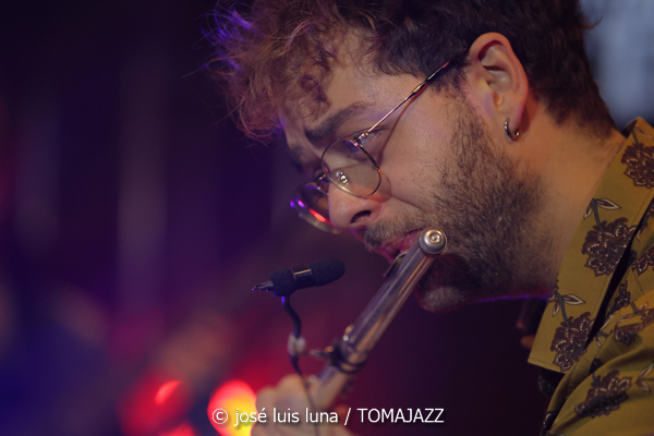 Pasquale Calò (10 Fira B! Es Gremi. Palma. 2025-11-07) Por José Luis Luna Rocafort [INSTANTZZ AKA Galería fotográfica AKA Fotoblog de jazz, impro… y algo más] - Tomajazz - Pasquale Calò actuó en 10 Fira B! en Es Gremi, Palma, el 7 de noviembre de 2025. José Luis Luna Rocafort lo retrata en INSTANTZZ. Actuaron Pasquale Calò, Aldo Di Caterino, Carlos Ródenas, Alessadro Campobasso