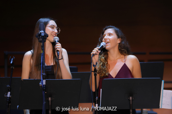 Ensemble Vocal Jazz (Auditori del Conservatori Superior de Música de les Illes Balears. Palma. 2025-11-14) Por José Luis Luna Rocafort [INSTANTZZ AKA Galería fotográfica AKA Fotoblog de jazz, impro… y algo más] - Tomajazz - Ensemble Vocal Jazz actuó en el Auditori del Conservatori Superior de Música de les Illes Balears de Palma el 14 de noviembre de 2025. José Luis Luna Rocafort lo retrata en INSTANTZZ