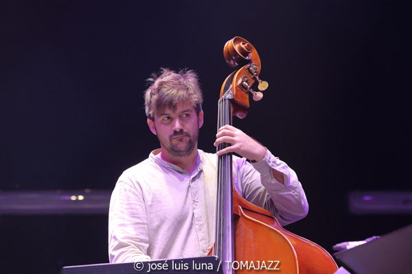 Biel Ballester Photonic Quintet (10 Fira B! Teatre Xesc Forteza, Palma. 2025-11-06) Por José Luis Luna Rocafort [INSTANTZZ AKA Galería fotográfica AKA Fotoblog de jazz, impro… y algo más] - Tomajazz - Biel Ballester Photonic Quintet actuó en 10 Fira B! 2025, el 6 de noviembre de 2025. José Luis Luna Rocafort lo retrata en INSTANTZZ. Actuaron Biel Ballester, Víctor Paradís, Joan Garcias, Pep Garau, Tomeu Garcías