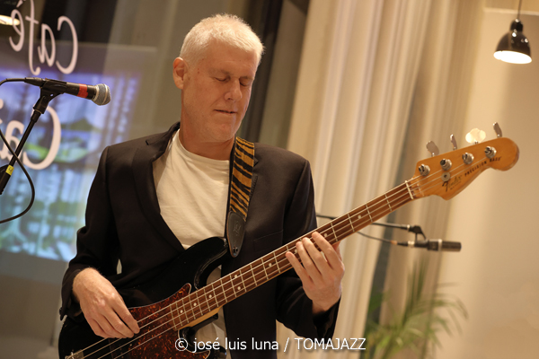 Geometrical Sardine (CaixaForum. Palma. 2025-10-24) Por José Luis Luna Rocafort [INSTANTZZ AKA Galería fotográfica AKA Fotoblog de jazz, impro… y algo más] - Tomajazz - Geometrical Sardine actuó en CaixaForum Palma, el 24 de octubre de 2025. José Luis Luna Rocafort lo retrata en INSTANTZZ. Intervinieron Jaume Rosselló, Joan Roca, Pep Aspas, Toni Cobos