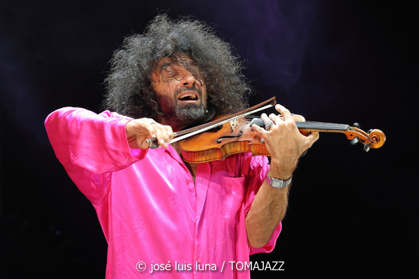 Ara Malikian (Alcúdia Jazz Festival. 2025-09-12) Por José Luis Luna Rocafort [INSTANTZZ AKA Galería fotográfica AKA Fotoblog de jazz, impro… y algo más] - Tomajazz - Ara Malikian actuó en Alcúdia Jazz Festival 2025. José Luis Luna Rocafort lo retrata en INSTANTZZ. Actuaron Ara Malikian, Iván "Melón" Lewis, Dayan Abad García, Iván Ruiz Machado, Georvis Pico Millán