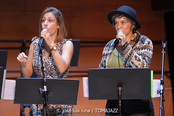 Ensemble Vocal Jazz (Auditori del Conservatori Superior de Música de les Illes Balears. Palma. 2025-11-14) Por José Luis Luna Rocafort [INSTANTZZ AKA Galería fotográfica AKA Fotoblog de jazz, impro… y algo más] - Tomajazz - Ensemble Vocal Jazz actuó en el Auditori del Conservatori Superior de Música de les Illes Balears de Palma el 14 de noviembre de 2025. José Luis Luna Rocafort lo retrata en INSTANTZZ