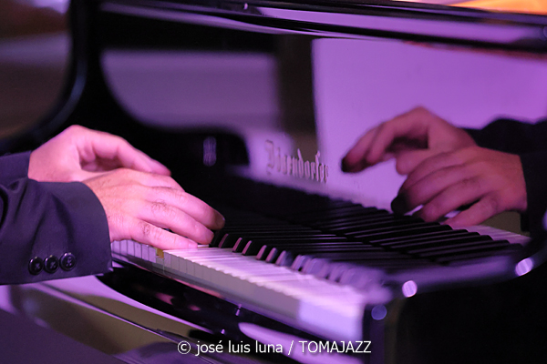 K 12 (10 Fira B! Hotel Saratoga. Palma. 2025-11-06) Por José Luis Luna Rocafort [INSTANTZZ AKA Galería fotográfica AKA Fotoblog de jazz, impro… y algo más] - Tomajazz - K 12 actuó en 10 Fira B! en el Hotel Saratoga de Palma, el 6 de noviembre de 2025. José Luis Luna Rocafort los retrata en INSTANTZZ. Actuaron Gori Matas, Marko Lohikari, Teo Salvà