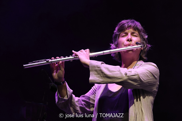 Carmen Vela Quartet (10 Fira B! Teatre Principal de Palma. 2025-11-06)  Por José Luis Luna Rocafort [INSTANTZZ AKA Galería fotográfica AKA Fotoblog de jazz, impro… y algo más] - Tomajazz - Carmen Vela Quartet actuó en 10 Fira B! en el Teatre Principal de Palma el 6 de noviembre de 2025. José Luis Luna Rocafort lo retrata en INSTANTZZ. Actuaron Carmen Vela,