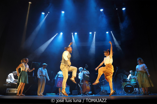 Ovella Negra (10 Fira B! Teatre Principal de Palma. 2025-11-06) Por José Luis Luna Rocafort [INSTANTZZ AKA Galería fotográfica AKA Fotoblog de jazz, impro… y algo más] - Tomajazz - Ovella Negra participó en el 10 Fira B! en el Teatre Principal de Palma el 6 de noviembre de 2025. José Luis Luna Rocafort retrata su actuación en INSTANTZZ. Intervinieron Joan Frontera, Pablo Di Salvo, Teo Salvà, Blanca Ribas, Carme Roig, Catalina Barceló, Gabriel Hernández, Joana Maria Seguí, Viçenc Marí