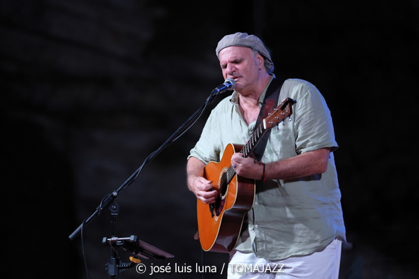 Claudia Bardagí (37 Eivissa Jazz 2025. Parc Reina Sofía. Eivissa. 2025-09-03) Por José Luis Luna Rocafort [INSTANTZZ AKA Galería fotográfica AKA Fotoblog de jazz, impro… y algo más] - Tomajazz - Claudia Bardagí actuó en el 37 Eivissa Jazz 2025, el 3 de septiembre. José Luis Luna Rocafort lo retrata en INSTANTZZ. Actuaron Claudia Bardagí, Joan Carles Marí, Cece Giannotti, Publio Delgado, Martin Laportilla