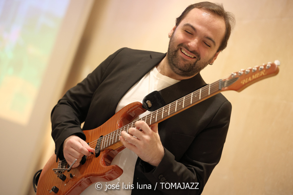 Geometrical Sardine (CaixaForum. Palma. 2025-10-24) Por José Luis Luna Rocafort [INSTANTZZ AKA Galería fotográfica AKA Fotoblog de jazz, impro… y algo más] - Tomajazz - Geometrical Sardine actuó en CaixaForum Palma, el 24 de octubre de 2025. José Luis Luna Rocafort lo retrata en INSTANTZZ. Intervinieron Jaume Rosselló, Joan Roca, Pep Aspas, Toni Cobos