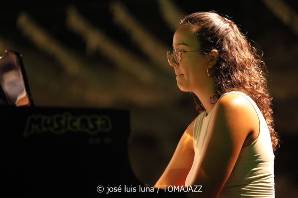 Sa Pobla Jazz Collective (31 Mallorca Jazz Sa Pobla 2025. Sa Pobla. Mallorca. 2025-08-11) Por José Luis Luna Rocafort [INSTANTZZ AKA Galería fotográfica AKA Fotoblog de jazz, impro… y algo más] - Tomajazz - Sa Pobla Jazz Collective actuó en el 31 Mallorca Jazz Sa Pobla 2025 el 11 de agosto de 2025. José Luis Luna Rocafort retrata el concierto en INSTANTZZ