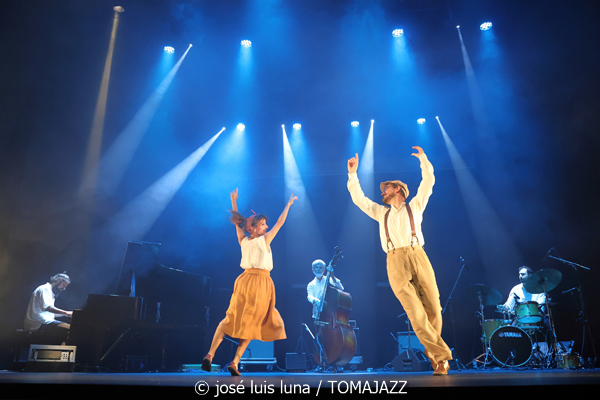 Ovella Negra (10 Fira B! Teatre Principal de Palma. 2025-11-06) Por José Luis Luna Rocafort [INSTANTZZ AKA Galería fotográfica AKA Fotoblog de jazz, impro… y algo más] - Tomajazz - Ovella Negra participó en el 10 Fira B! en el Teatre Principal de Palma el 6 de noviembre de 2025. José Luis Luna Rocafort retrata su actuación en INSTANTZZ. Intervinieron Joan Frontera, Pablo Di Salvo, Teo Salvà, Blanca Ribas, Carme Roig, Catalina Barceló, Gabriel Hernández, Joana Maria Seguí, Viçenc Marí