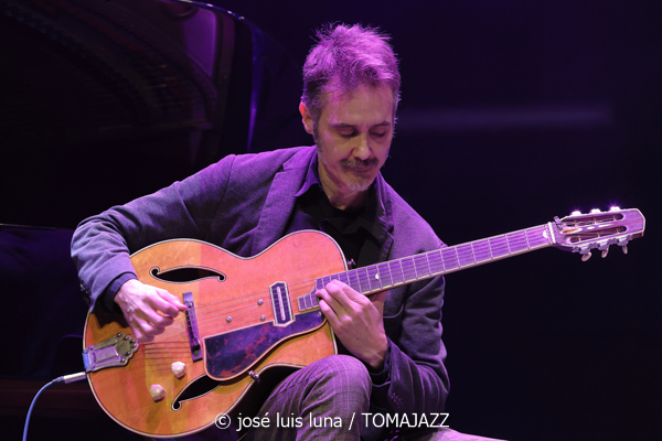 Biel Ballester Photonic Quintet (10 Fira B! Teatre Xesc Forteza, Palma. 2025-11-06) Por José Luis Luna Rocafort [INSTANTZZ AKA Galería fotográfica AKA Fotoblog de jazz, impro… y algo más] - Tomajazz - Biel Ballester Photonic Quintet actuó en 10 Fira B! 2025, el 6 de noviembre de 2025. José Luis Luna Rocafort lo retrata en INSTANTZZ. Actuaron Biel Ballester, Víctor Paradís, Joan Garcias, Pep Garau, Tomeu Garcías