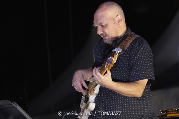 Escalandrum (37 Eivissa Jazz 2025. Baluard de Santa Llúcia. Eivissa. 2025-09-06) Por José Luis Luna Rocafort [INSTANTZZ AKA Galería fotográfica AKA Fotoblog de jazz, impro… y algo más] - Tomajazz - Escalandrum actuó en el 37 Eivissa Jazz el 6 de septiembre de 2025. José Luis Luna Rocafort lo retrata en INSTANTZZ. Escalandrum son Daniel Piazolla, Nicolás Guerschberg, Damián Fogiel, Gustavo Musso, Martín Pantyrer, Mariano Sivori