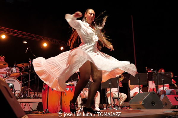 Big Band Ciutat d'Eivissa (37 Eivissa Jazz 2025. Parc Reina Sofía. Eivissa. 2025-09-03) Por José Luis Luna Rocafort [INSTANTZZ AKA Galería fotográfica AKA Fotoblog de jazz, impro… y algo más] - Tomajazz - Big Band Ciutat d'Eivissa actuó en el 37 Eivissa Jazz 2025. José Luis Luna Rocafort lo retrata en INSTANTZZ