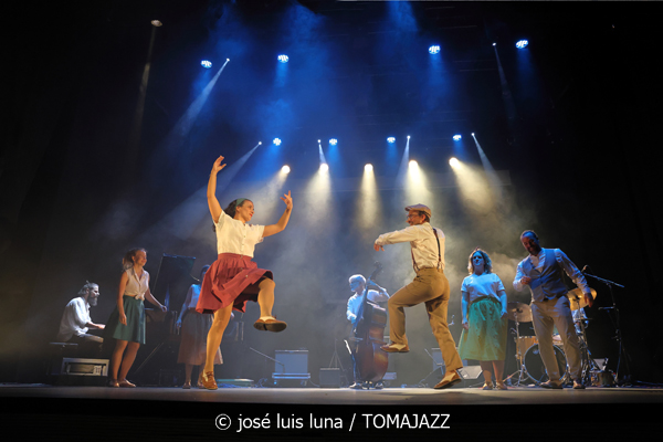 Ovella Negra (10 Fira B! Teatre Principal de Palma. 2025-11-06) Por José Luis Luna Rocafort [INSTANTZZ AKA Galería fotográfica AKA Fotoblog de jazz, impro… y algo más] - Tomajazz - Ovella Negra participó en el 10 Fira B! en el Teatre Principal de Palma el 6 de noviembre de 2025. José Luis Luna Rocafort retrata su actuación en INSTANTZZ. Intervinieron Joan Frontera, Pablo Di Salvo, Teo Salvà, Blanca Ribas, Carme Roig, Catalina Barceló, Gabriel Hernández, Joana Maria Seguí, Viçenc Marí