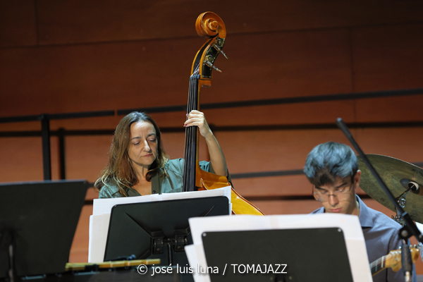 Ensemble Vocal Jazz (Auditori del Conservatori Superior de Música de les Illes Balears. Palma. 2025-11-14) Por José Luis Luna Rocafort [INSTANTZZ AKA Galería fotográfica AKA Fotoblog de jazz, impro… y algo más] - Tomajazz - Ensemble Vocal Jazz actuó en el Auditori del Conservatori Superior de Música de les Illes Balears de Palma el 14 de noviembre de 2025. José Luis Luna Rocafort lo retrata en INSTANTZZ