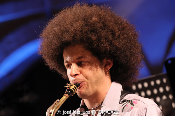 Sa Pobla Jazz Collective (31 Mallorca Jazz Sa Pobla 2025. Sa Pobla. Mallorca. 2025-08-11) Por José Luis Luna Rocafort [INSTANTZZ AKA Galería fotográfica AKA Fotoblog de jazz, impro… y algo más] - Tomajazz - Sa Pobla Jazz Collective actuó en el 31 Mallorca Jazz Sa Pobla 2025 el 11 de agosto de 2025. José Luis Luna Rocafort retrata el concierto en INSTANTZZ