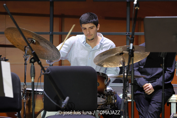 Ensemble Vocal Jazz (Auditori del Conservatori Superior de Música de les Illes Balears. Palma. 2025-11-14) Por José Luis Luna Rocafort [INSTANTZZ AKA Galería fotográfica AKA Fotoblog de jazz, impro… y algo más] - Tomajazz - Ensemble Vocal Jazz actuó en el Auditori del Conservatori Superior de Música de les Illes Balears de Palma el 14 de noviembre de 2025. José Luis Luna Rocafort lo retrata en INSTANTZZ