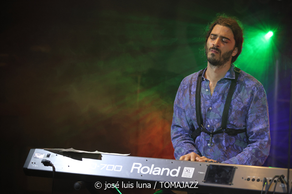 Pasquale Calò (10 Fira B! Es Gremi. Palma. 2025-11-07) Por José Luis Luna Rocafort [INSTANTZZ AKA Galería fotográfica AKA Fotoblog de jazz, impro… y algo más] - Tomajazz - Pasquale Calò actuó en 10 Fira B! en Es Gremi, Palma, el 7 de noviembre de 2025. José Luis Luna Rocafort lo retrata en INSTANTZZ. Actuaron Pasquale Calò, Aldo Di Caterino, Carlos Ródenas, Alessadro Campobasso